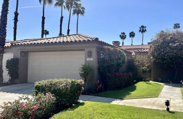 Wow! Remodeled and close to everything! Acrisure Arena, Casinos, and Shopping