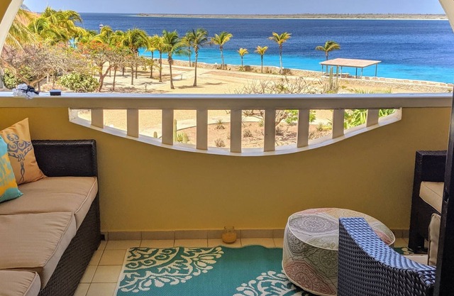 Sommerschlussverkauf * atemberaubender Bonaire Oceanfront renovierter SandDollar F10 2 Bd 2. 5 b