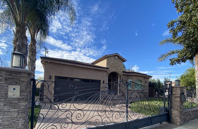 WOW.!! Stunning 3 Bedroom Luxury Lake Balboa Home.
