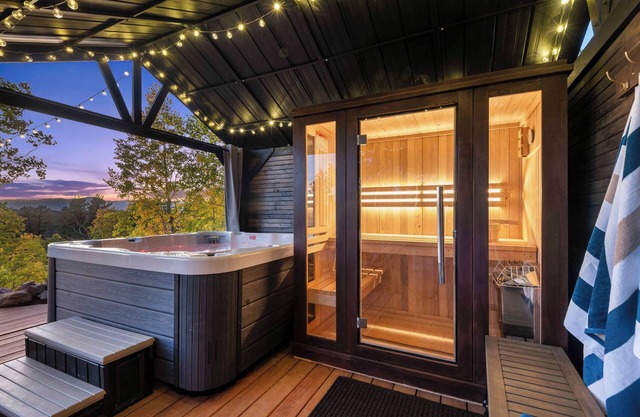 Wow views! 5BR, 4B, 3 Kings, Hot Tub & Sauna spa area, 85" TV, Pool Table