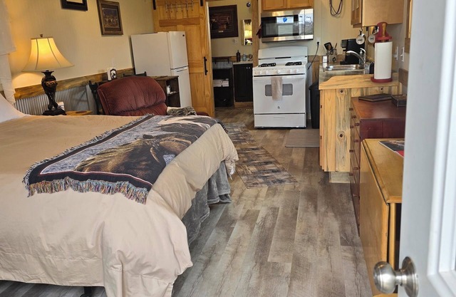 Wrangler's Hideout- pet & horse friendly, views of Heart Mountain!