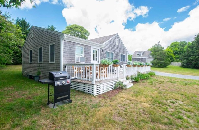 Wrap-Around Porch Mins. to Beach!
