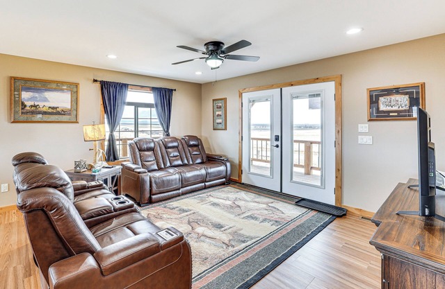 Wraparound Deck: Newly Built Home in Grangeville!
