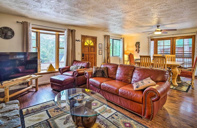 Wrightwood Home w/ Fire Pit & Views!