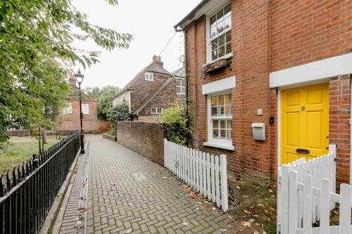 Writers Retreat in the heart of Ashford Town