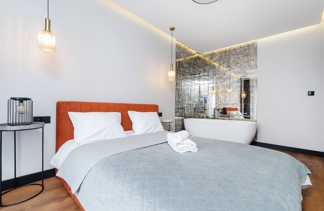 Wróblewskiego Chic Apartment with Garden