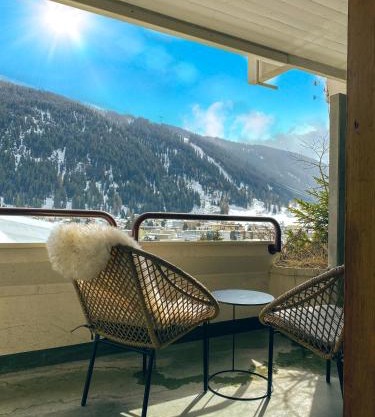 Wunderstay Alpine 403 Centric Studio Balcony/View