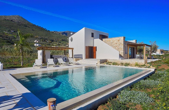 WWW.BAGLIORIDISICILIA.COM - LAST MINUTE MAY/JUNE -DISCOVER OUR VILLAS WITH POOL