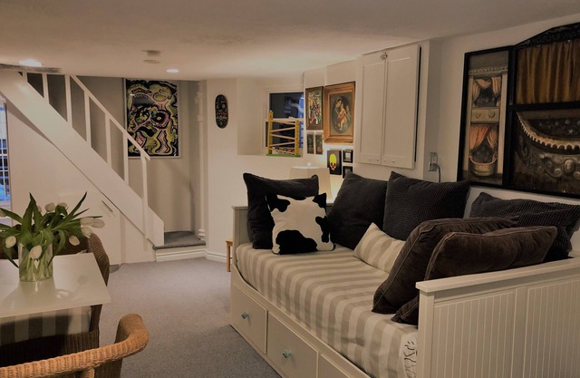 Wychwood Davenport Apartment
