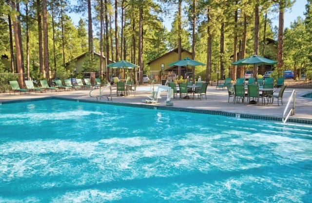 Wyndham Pinetop Resort | Queen Studio w/ Balcony