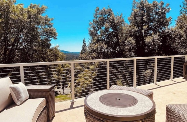 X-large Nevada City house w/RV hookup & fire pit