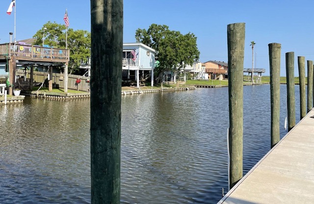 Xanadu-hidden paradise/beautiful 3 story 1900 sqt. 2016 custom-built canal home