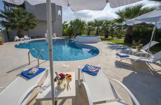 XENOS VILLA 2 - LUXUSVILLA MIT PRIVATEM SWIMMINGPOOL, NAHE DEM MEER
