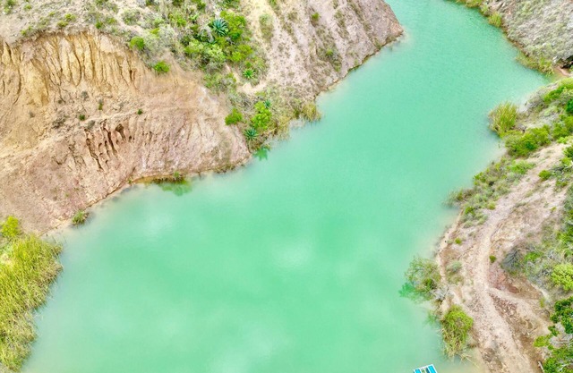 Xie-Beautiful country cottage with private lake!