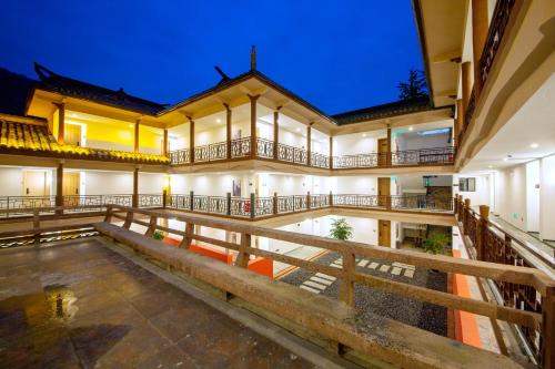 Xinwei Hotel
