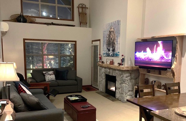 Penthouse 1Zim Ski-in/out Spektakulär!Schlaf5 Gratis Wifi Schwimmbad 3Whirlpools