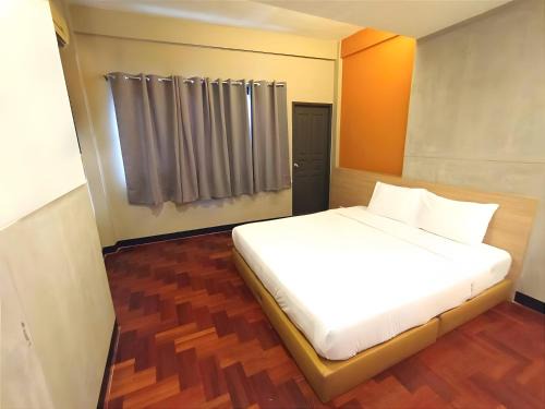 XX GO INN Silom BTS Surasak - สุรศักดิ์