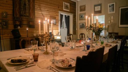 Yövesi Atelier Home, Yöveden Ateljeekoti