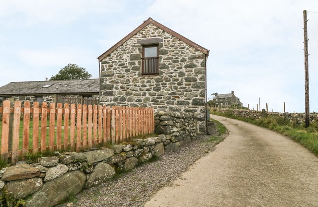 Y Stabal, CRICCIETH