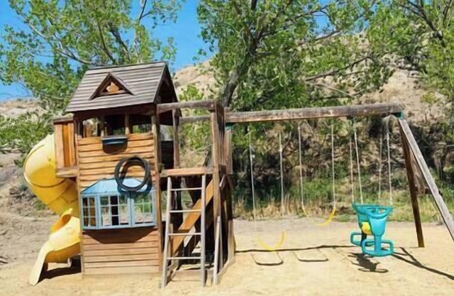 #Y2 Sage & Wildflower- 1 Queen bed/-Pet Friendly