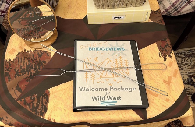 #Y6 Wild West- 2 Double beds -Pet friendly, Wild West Yurt 2 Double Beds
