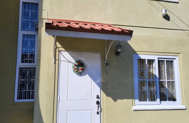 Yahweh's house Spacious Town house gated community. Near gas station supermarket