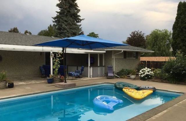 Yakima Pool House