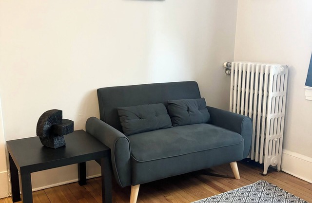Yale Proximity 2 min commute great for traveling professionals