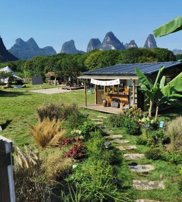 Yangshuo Shui Mo Ju courtyard