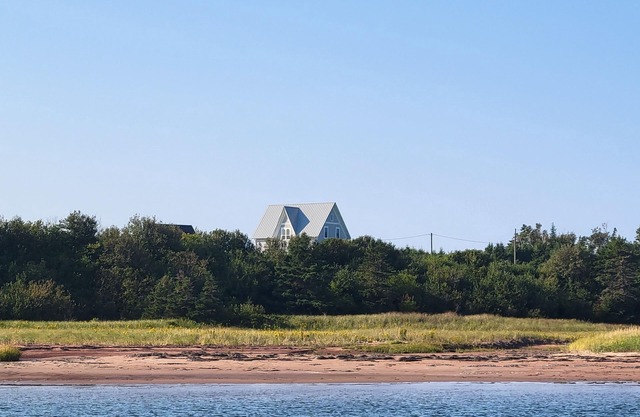 Yankee Hill Farmhouse and Guesthouse at the Beach