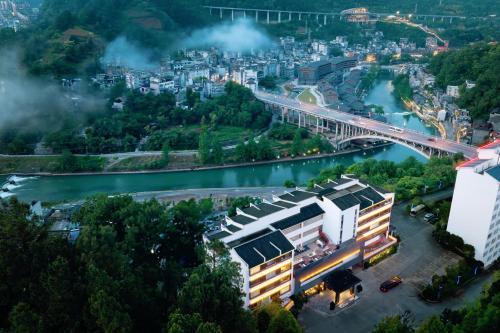 Yanyu Yunxi Resort Hotel 烟雨云兮酒店