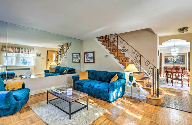Yeadon Townhome w/ Porch, 7 Mi to Center City