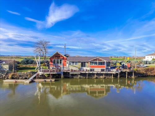 Year-round fishing, boating, birding, 1 hr from SF