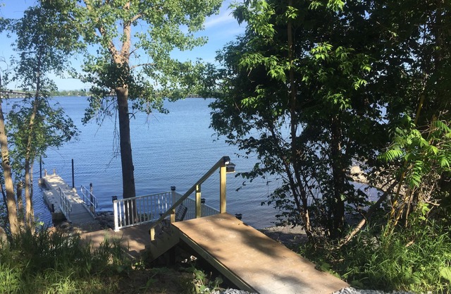Ganzjähriges Lakeview Cottage mit eigenem Dock am Lake Champlain
