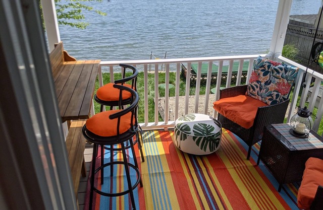 Year-round Newly Renovated Waterfront Cottage on Blue Bill Cove