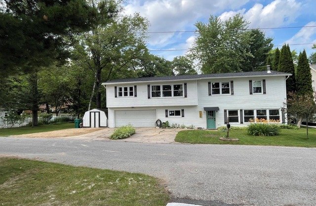 Year Round Rambler - Canal/ Lake Access