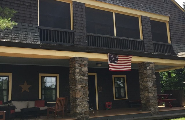 Das ganze Jahr über "Winter Lodge" ... ein historischer Adirondack-Retreat mit 6 Schlafzimmern