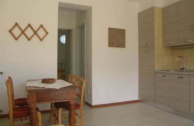 Gelbe Wohnung L'Oleandra in den Olivenhain getaucht