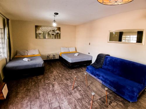 Yellow breeze loft, Paseo Durango