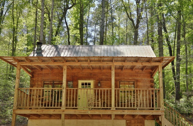 Yellow Door Cabin - ein Hüttenurlaub im Herzen von Townsend
