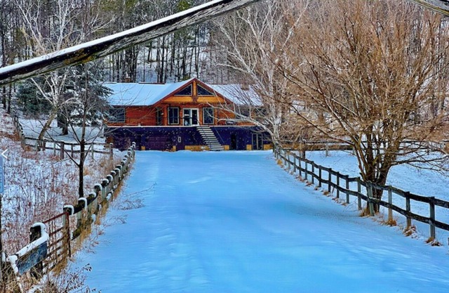 Yellow River Lodge 6-bedroom cabin w/Pool & Hot Tub & Pool Table
