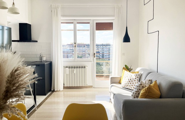 Yellow Sweet Home, to enjoy Rome with a breathtaking view of the city