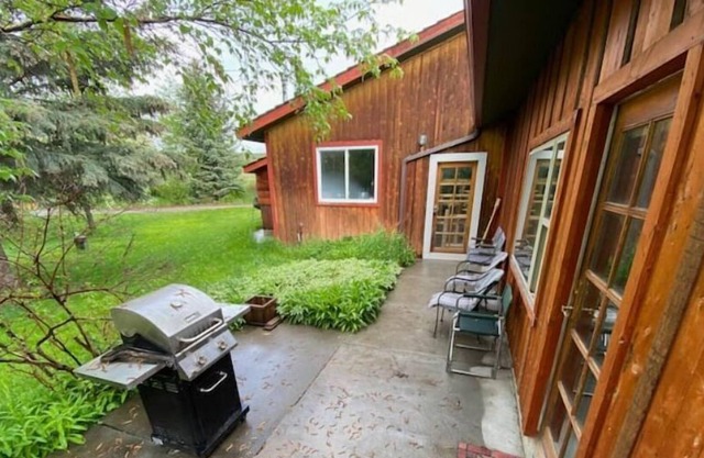 Yellowstone 5 acre Farm Retreat