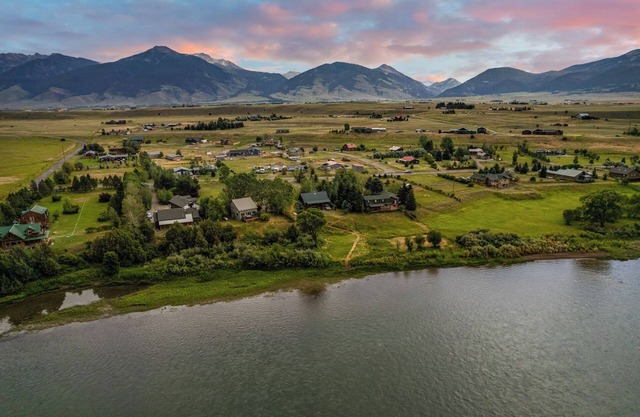 Yellowstone Lookout Cabin - Blockhaus mit Blick auf den Yellowstone River