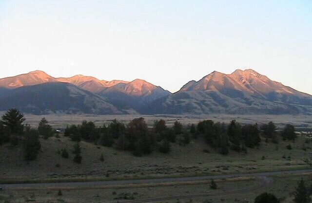 Cozy Guest House, eine herrliche Aussicht auf Emigrant Peak, 10 Minuten zum Chico Hot Springs