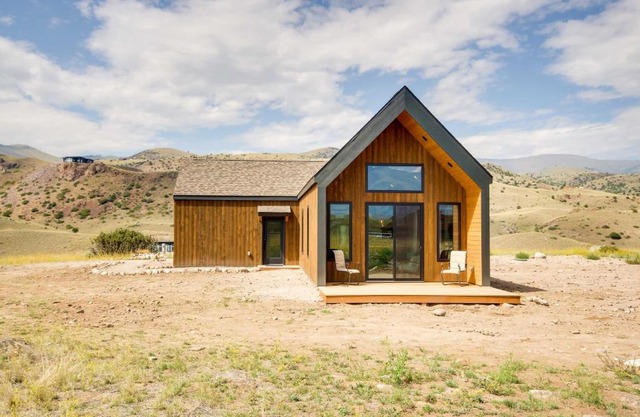 Yellowstone Prairie Retreat 360 Mountain Views!
