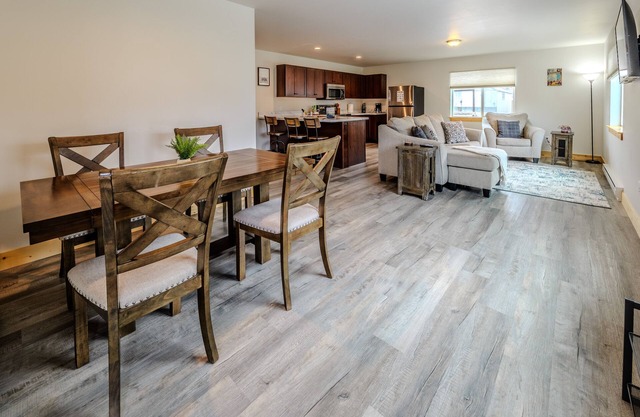 Yellowstone Retreat Rentals U1: two blocks from Yellowstone!