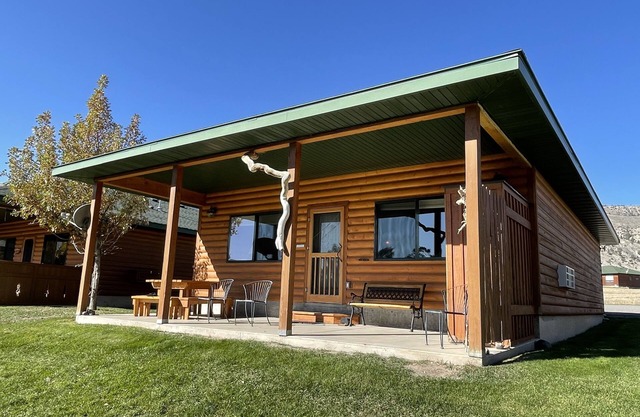 Yellowstone Riverbend Cabin - Waterfront + Wildlife + Gehen Sie in YNP nur 1500 ft
