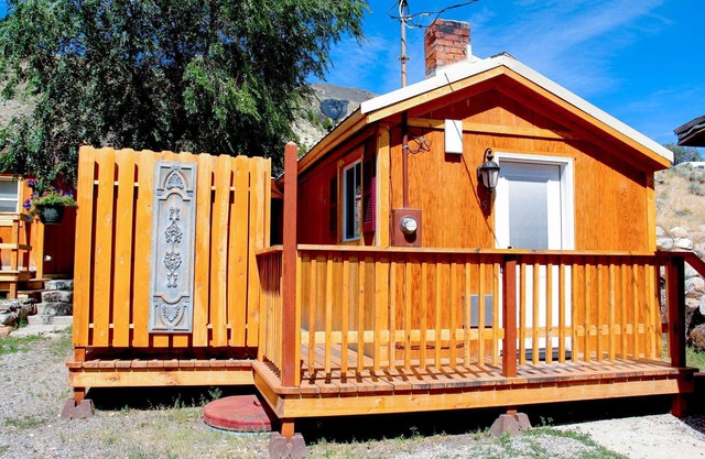 Yellowstone's Treasure Cabin # 5 - 2 Autominuten vom Yellowstone Park entfernt