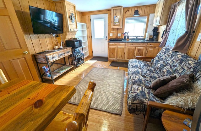 Yellowstone's Treasure Cabin # 6 - 2 Minuten Fahrt zum Yellowstone National Park